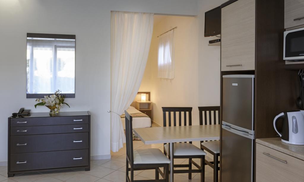 Yolanda Studios Paralia Agias Foteinis Phòng bức ảnh